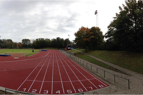 Renovatie kunststof atletiekpiste in PU - Sportinfrabouw NV